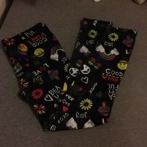 2 pairs of XL (15/17) leggings, Beautiful pattern!